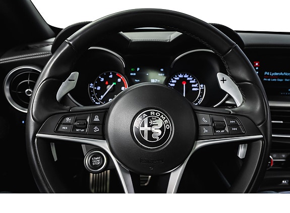 Alfa Romeo Stelvio 18 of 30
