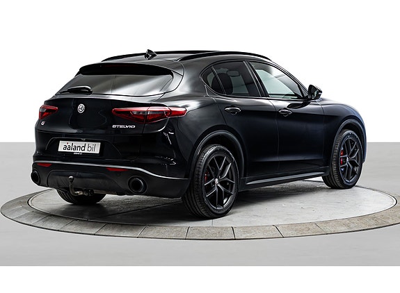 Alfa Romeo Stelvio 3 of 30