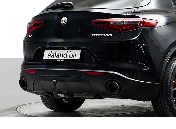 Alfa Romeo Stelvio 9 of 30