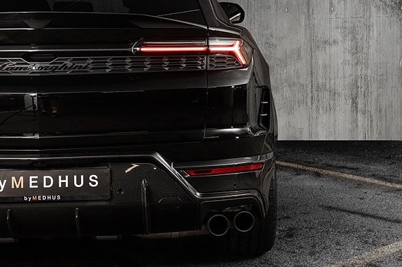 Lamborghini Urus 6 of 30