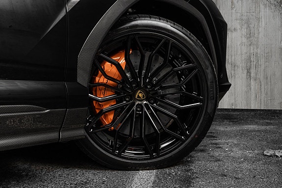Lamborghini Urus 23 of 30