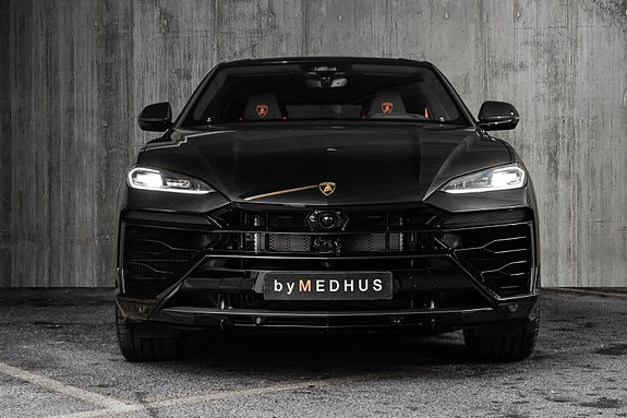 Lamborghini Urus 8 of 30