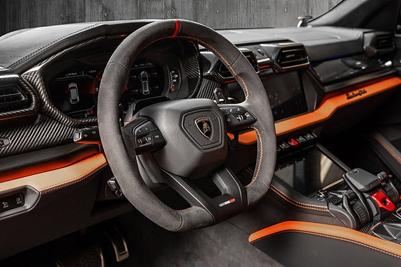 Lamborghini Urus 24 of 30