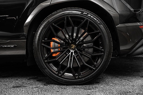 Lamborghini Urus 21 of 30