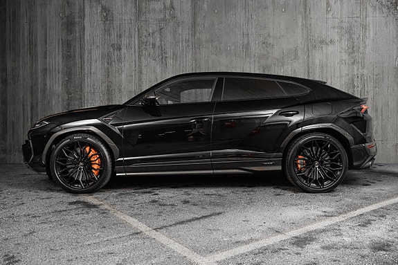 Lamborghini Urus 3 of 30