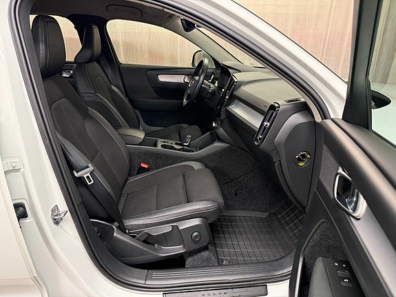 Volvo XC40 25 of 30