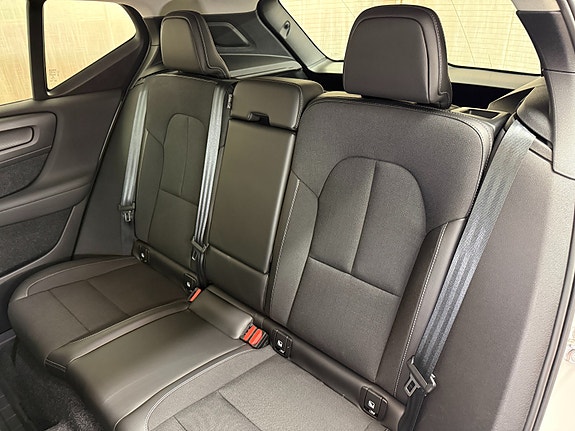 Volvo XC40 28 of 30