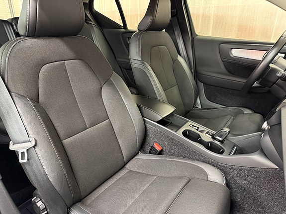 Volvo XC40 23 of 30