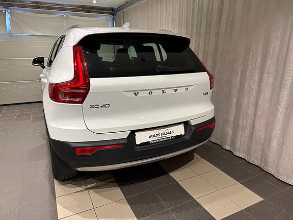 Volvo XC40 8 of 30