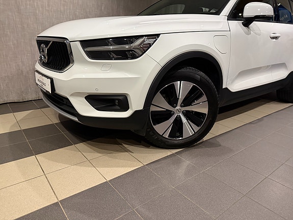 Volvo XC40 3 of 30