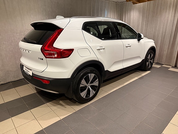 Volvo XC40 10 of 30