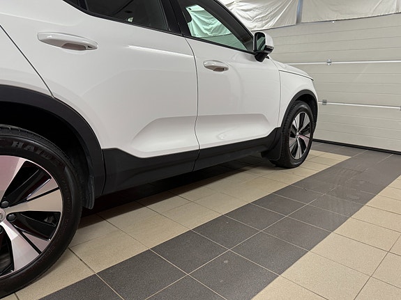 Volvo XC40 17 of 30