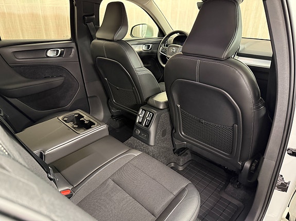 Volvo XC40 30 of 30