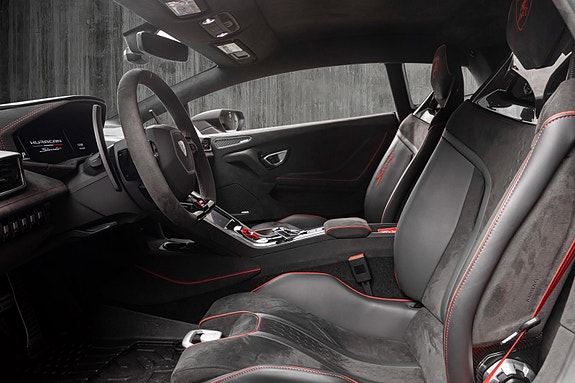 Lamborghini Huracan 27 of 30