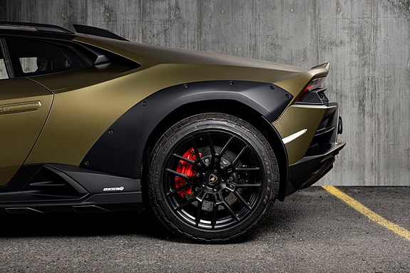 Lamborghini Huracan 17 of 30