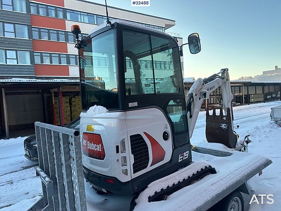 Bobcat E19 minigraver m/ henger, graveskuffe, pusseskuffe og hydraulisk steinklype. SE TIMER! 3 of 13