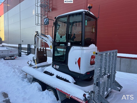 Bobcat E19 minigraver m/ henger, graveskuffe, pusseskuffe og hydraulisk steinklype. SE TIMER! 5 of 13