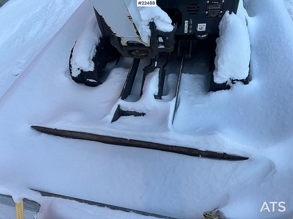 Bobcat E19 minigraver m/ henger, graveskuffe, pusseskuffe og hydraulisk steinklype. SE TIMER! 11 of 13