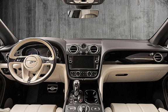 Bentley Bentayga 26 of 30