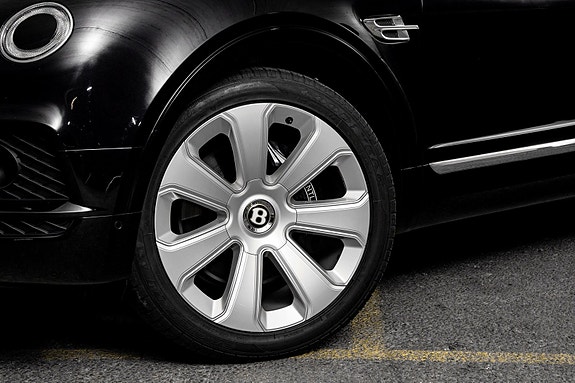 Bentley Bentayga 20 of 30