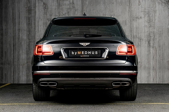 Bentley Bentayga 12 of 30