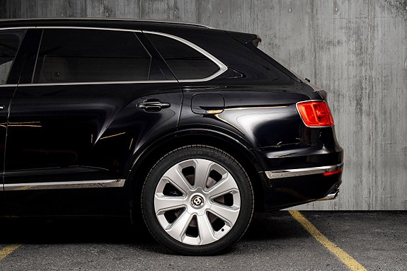 Bentley Bentayga 11 of 30