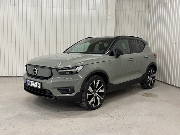 Volvo XC40 3 of 23
