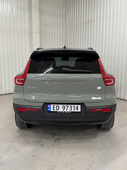 Volvo XC40 5 of 23