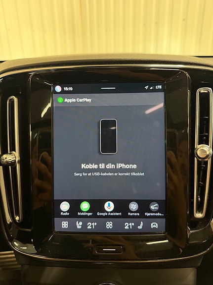 Volvo XC40 17 of 23