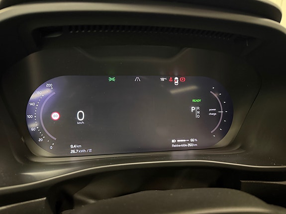 Volvo XC40 10 of 23