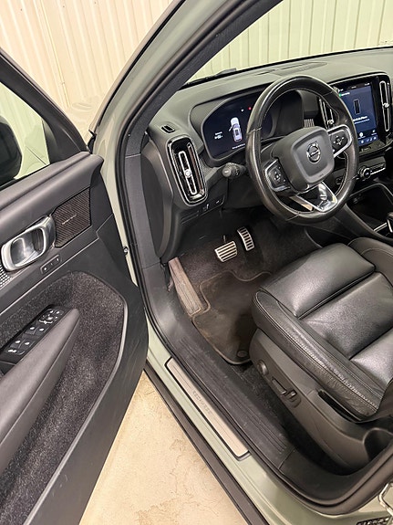 Volvo XC40 7 of 23