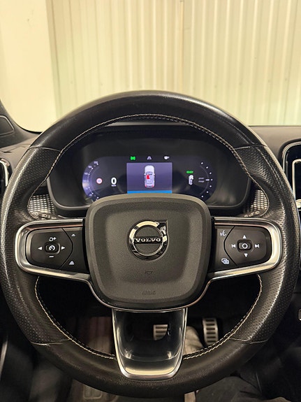 Volvo XC40 9 of 23