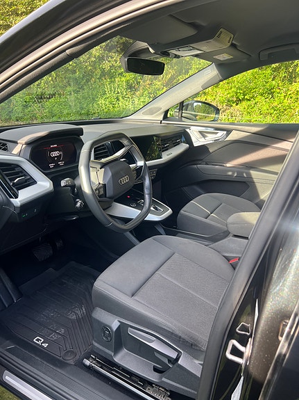 Audi Q4 e-tron 13 of 17