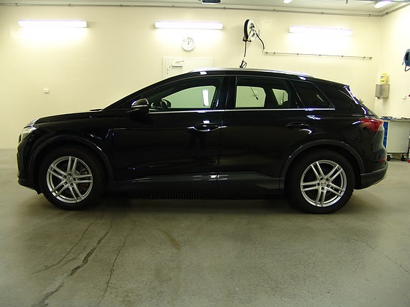 Audi Q4 e-tron 4 of 17
