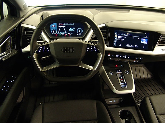 Audi Q4 e-tron 10 of 17