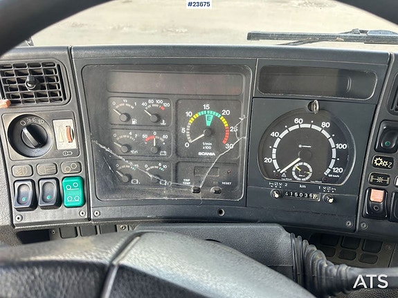 Scania P93H kranbil med 14 t/m kran og Laxo feste og tipp på kassen. Nylig EU-godkjent. SE VIDEO 15 of 30