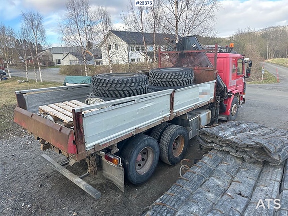Scania P93H kranbil med 14 t/m kran og Laxo feste og tipp på kassen. Nylig EU-godkjent. SE VIDEO 3 of 30