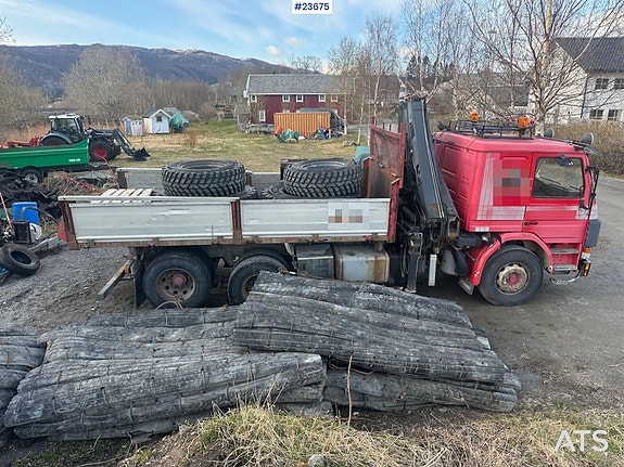 Scania P93H kranbil med 14 t/m kran og Laxo feste og tipp på kassen. Nylig EU-godkjent. SE VIDEO 2 of 30