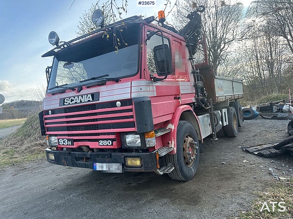 Scania P93H kranbil med 14 t/m kran og Laxo feste og tipp på kassen. Nylig EU-godkjent. SE VIDEO 9 of 30