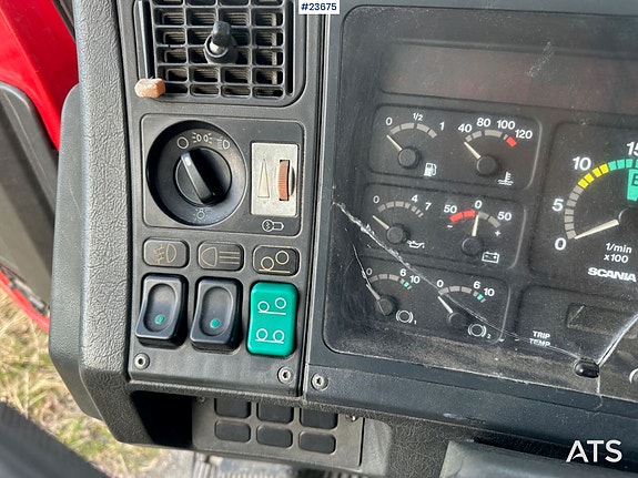 Scania P93H kranbil med 14 t/m kran og Laxo feste og tipp på kassen. Nylig EU-godkjent. SE VIDEO 17 of 30