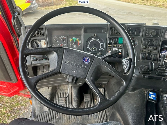 Scania P93H kranbil med 14 t/m kran og Laxo feste og tipp på kassen. Nylig EU-godkjent. SE VIDEO 14 of 30