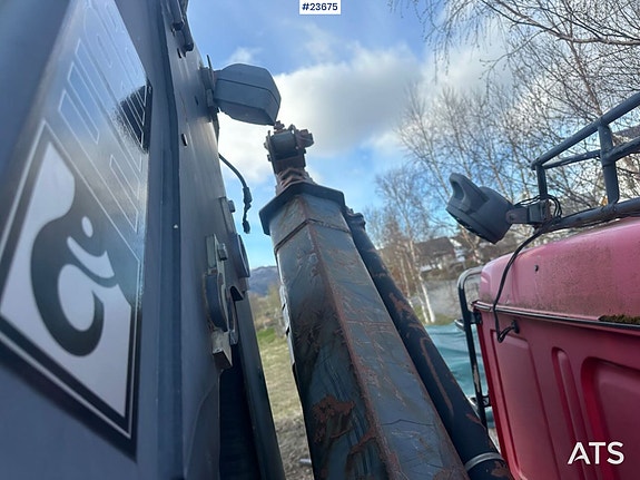 Scania P93H kranbil med 14 t/m kran og Laxo feste og tipp på kassen. Nylig EU-godkjent. SE VIDEO 26 of 30
