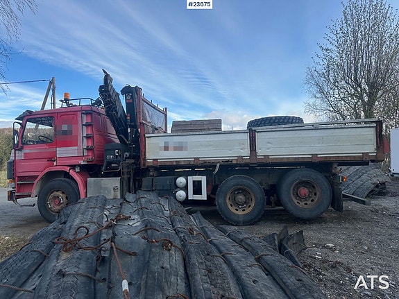 Scania P93H kranbil med 14 t/m kran og Laxo feste og tipp på kassen. Nylig EU-godkjent. SE VIDEO 8 of 30