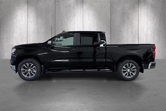 Chevrolet Silverado 1500 2 of 30
