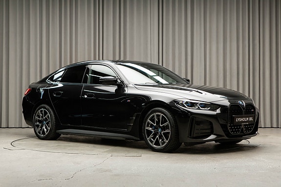 BMW i4 2 of 30
