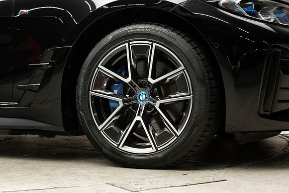 BMW i4 8 of 30