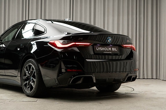 BMW i4 14 of 30