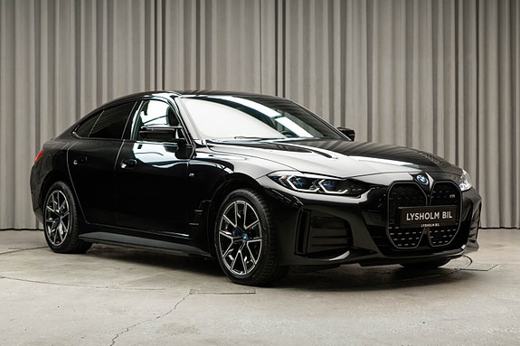BMW i4 3 of 30