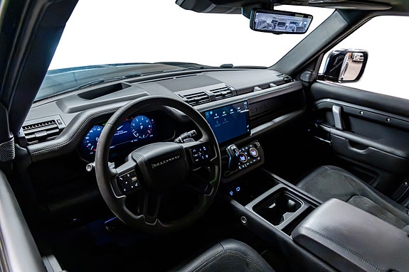 Land Rover Defender 110 4 of 30