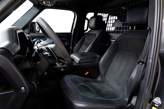 Land Rover Defender 110 3 of 30
